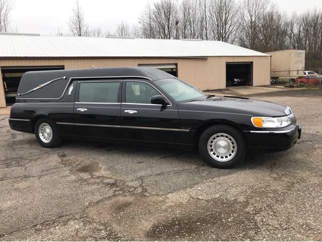Lincoln Town Car Image 2